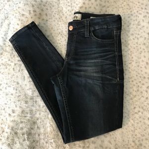 Dark wash jegging material skinny jeans